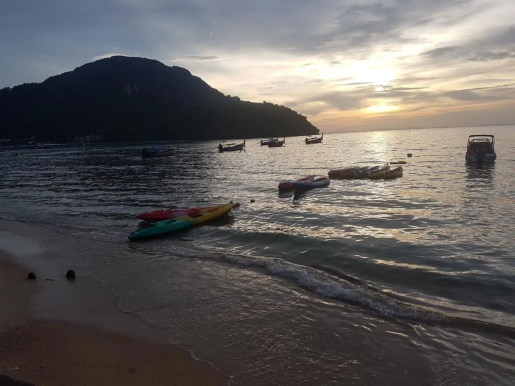 Hotel Dalum Beachhouse Phi Phi Don 2*,
